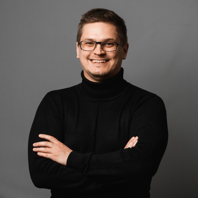 Александр Комаров
